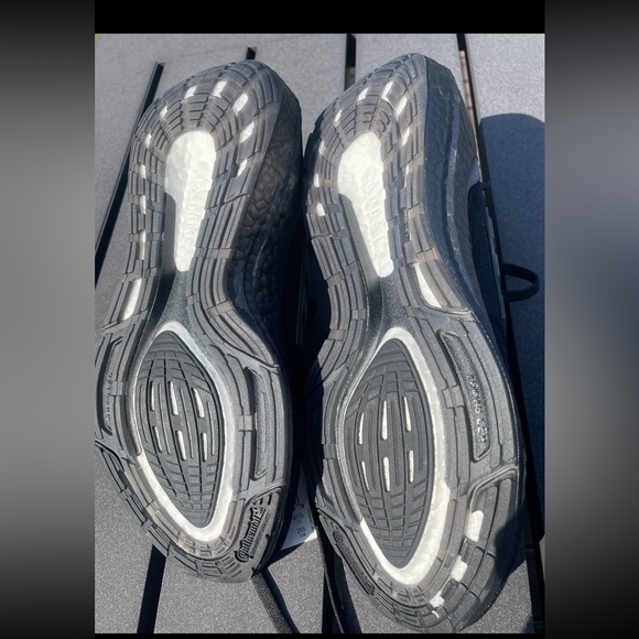 Adidas ultraboost never worn with box - Picture 2 of 3